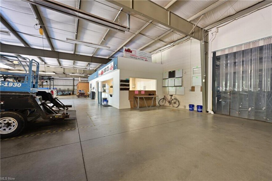 More Photos Of 938 Lorain Blvd, Elyria General Retail For Sale