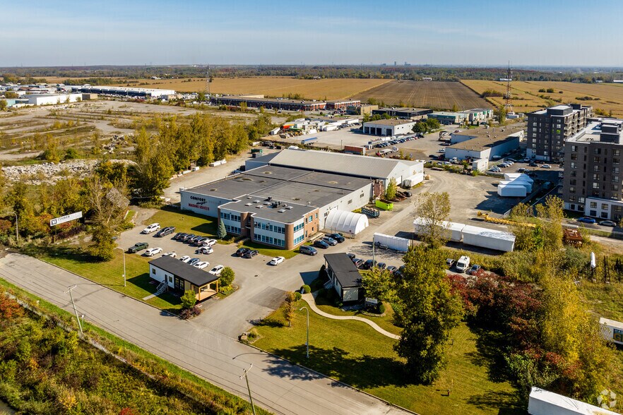 More Photos Of 600 Rue Sicard, Mascouche Service For Sale