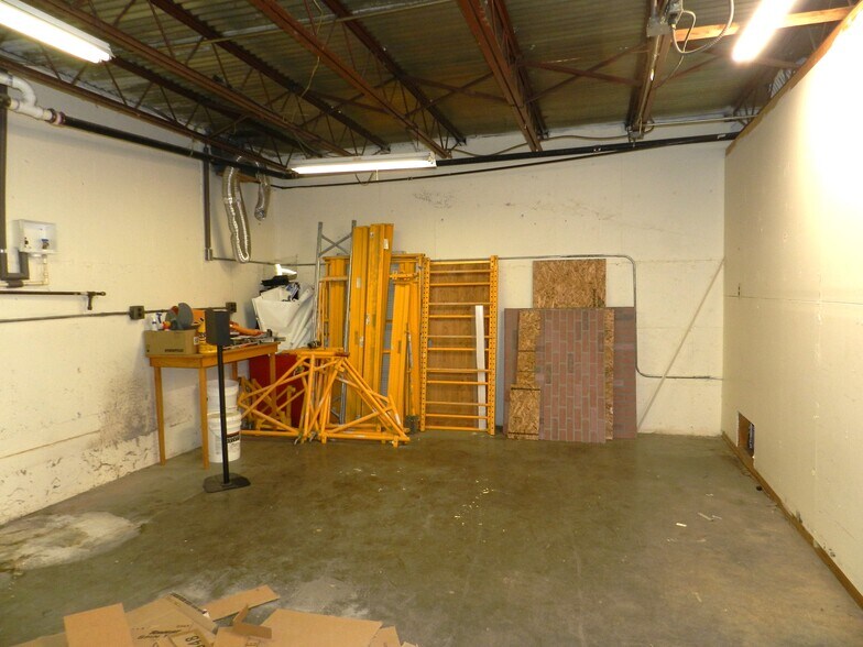 More Photos Of 601 E Main St, Montrose Freestanding For Sale