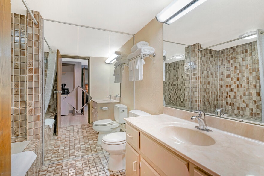 More Photos Of 250 W Church St, Mishicot Hotel For Sale