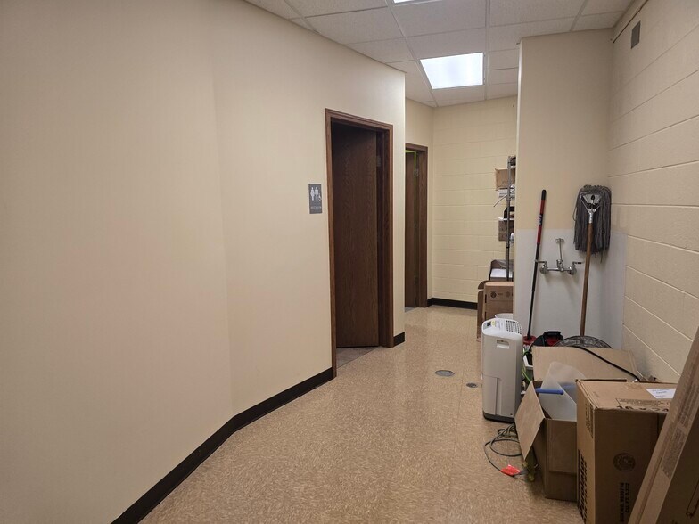 More Photos Of 2003-2005 Grand Ave, Wausau Office For Sale