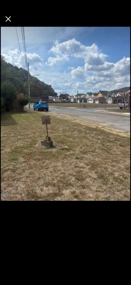 More Photos Of 600 6th Ave, Ford City Office For Sale