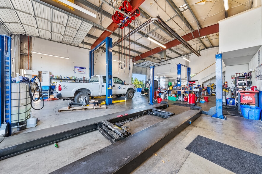 More Photos Of 3311 Biddle Rd, Medford Auto Repair For Sale