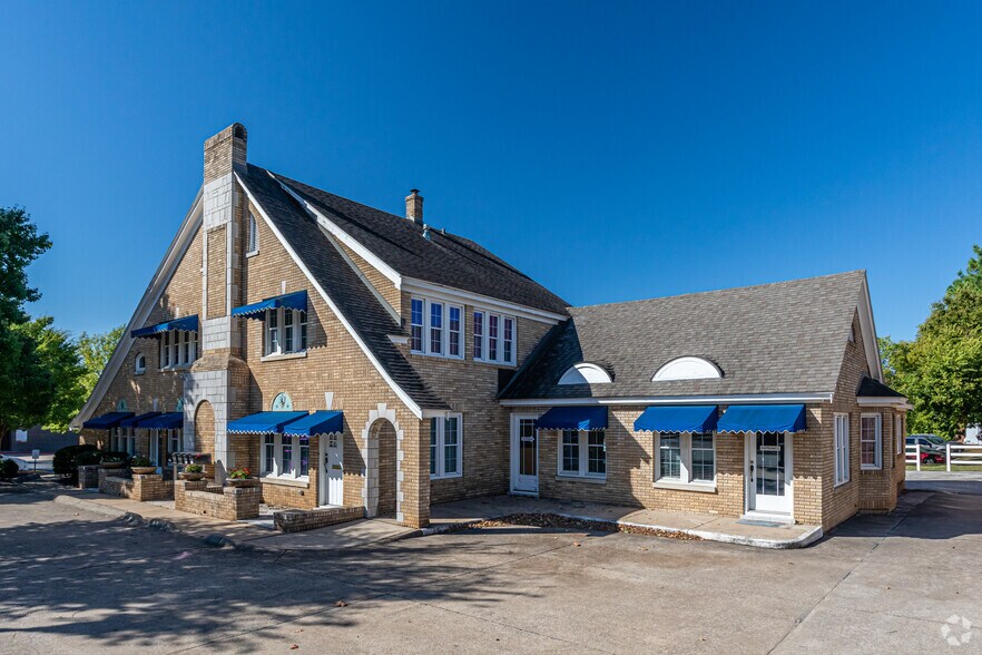 Primary Photo Of 355 N College Ave, Fayetteville Office Residential For Lease