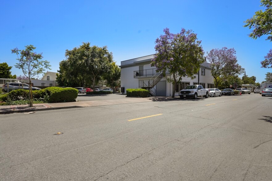More Photos Of 4127 Bay St, Fremont Office For Lease