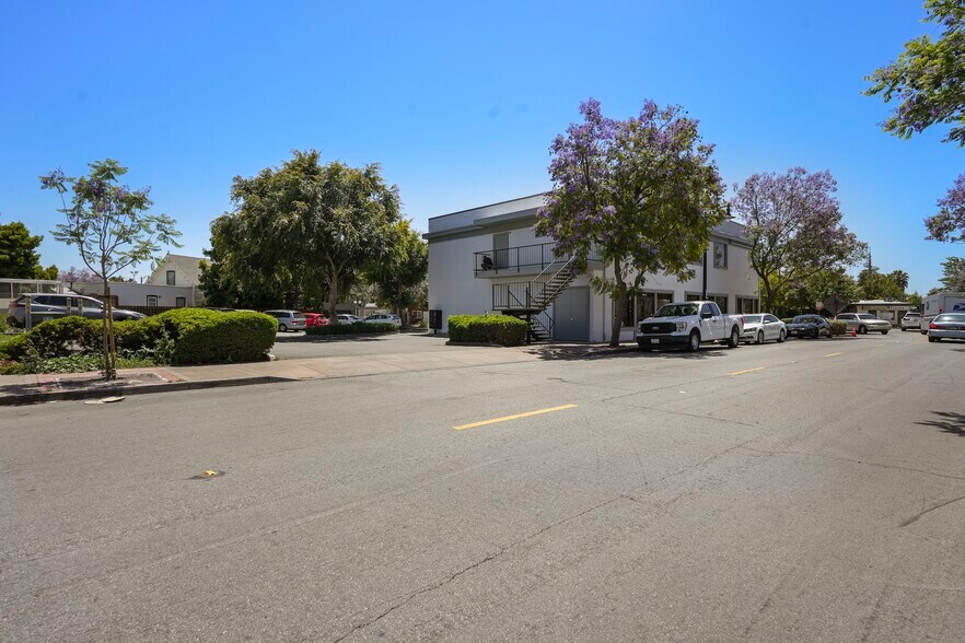 More Photos Of 4127 Bay St, Fremont Office For Lease