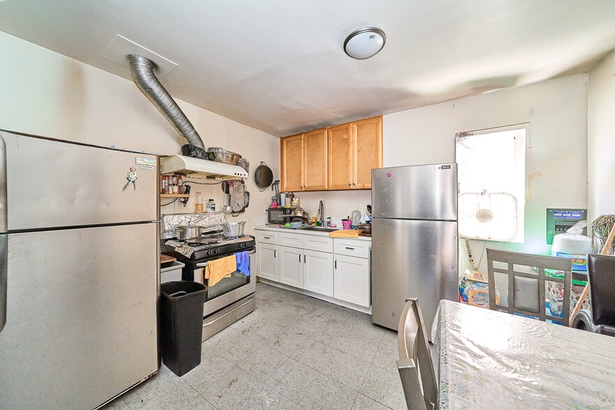 More Photos Of 2001 W Myrtle St, Santa Ana Apartments For Sale