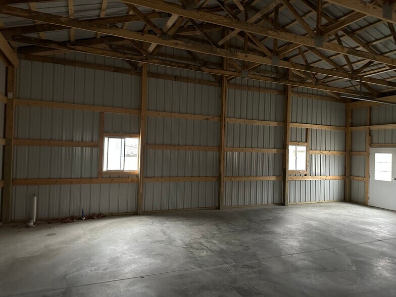 Primary Photo Of 263 Commercial St, Worthington Light Distribution For Sale