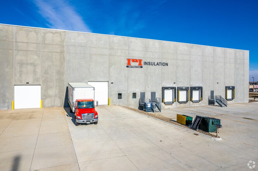 More Photos Of 902 SE Shurfine Dr, Ankeny Warehouse For Lease