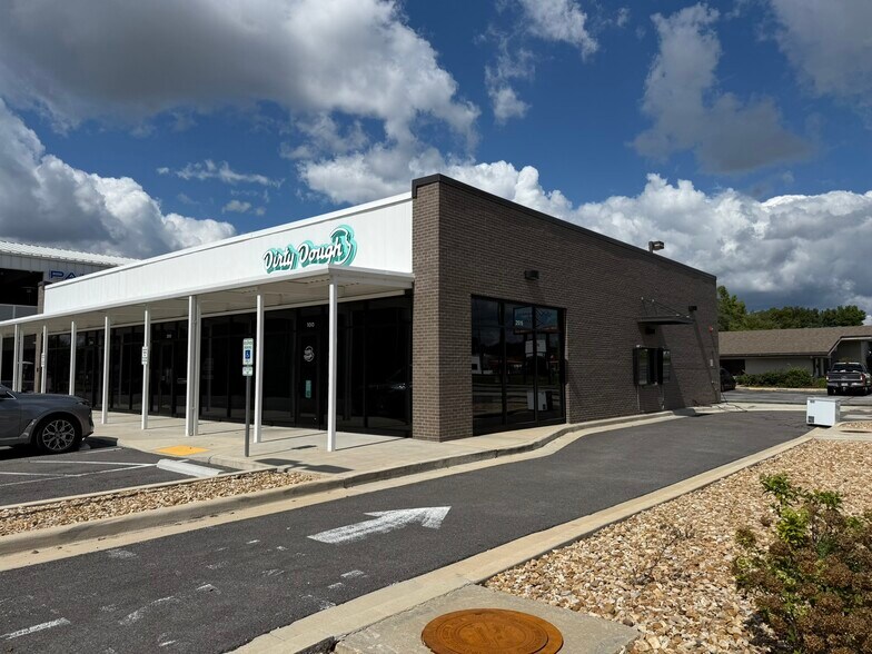 More Photos Of 2515 S Campbell Ave, Springfield General Retail For Lease