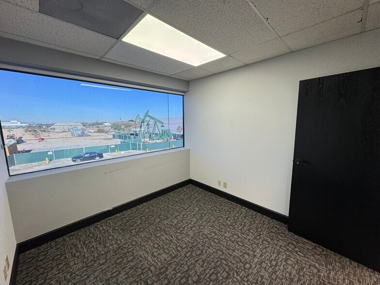 More Photos Of 2900 Orange Ave, Signal Hill Unknown For Lease