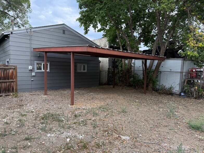 More Photos Of 1460 Chase St, Lakewood Warehouse For Lease