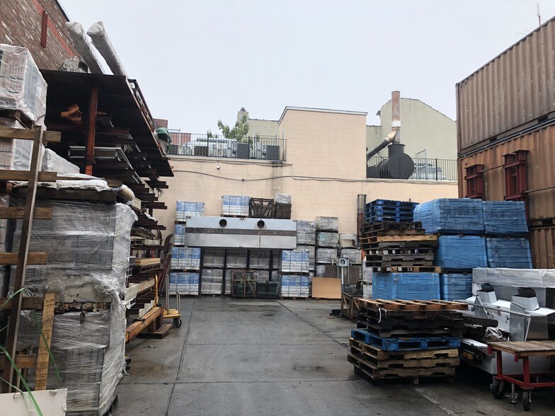 More Photos Of 582 Johnson Ave, Brooklyn Contractor Storage Yard For Lease