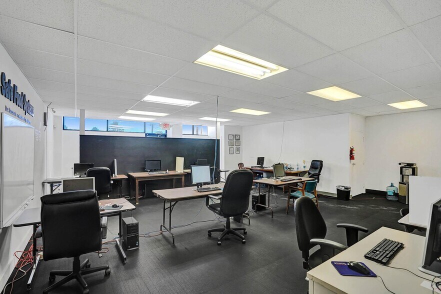 More Photos Of 2208 NE 26th St, Fort Lauderdale Office For Lease