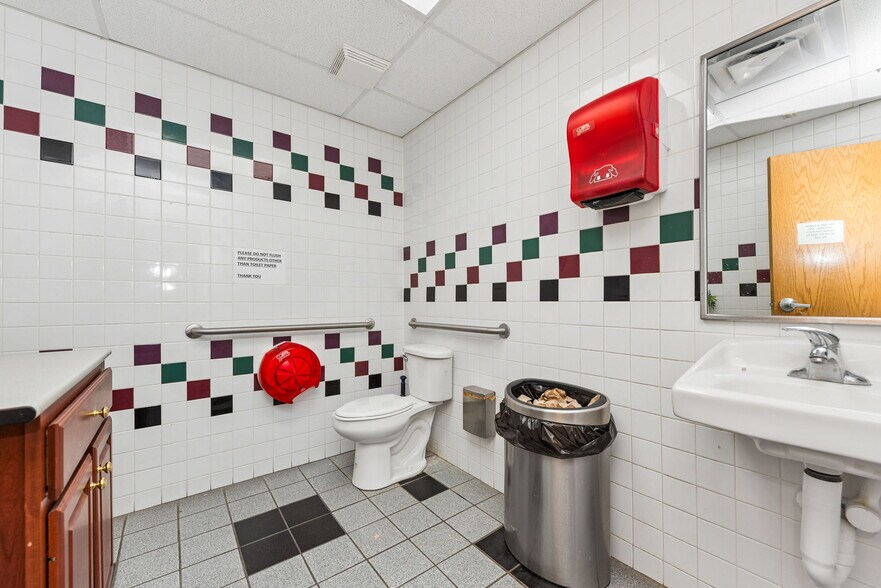 More Photos Of 675 W Plane St, Bethel Freestanding For Sale