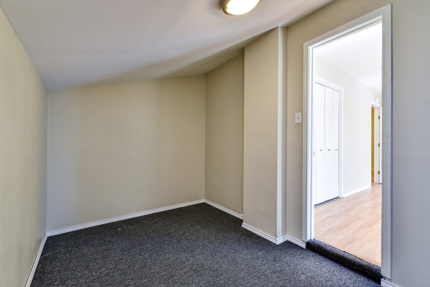 More Photos Of 2111-2113 W Slaughter Ln, Austin Office For Lease
