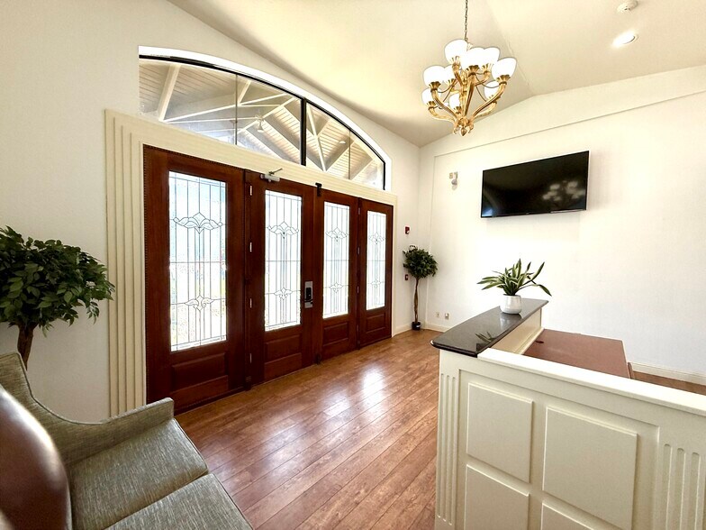 More Photos Of 5101 E University Dr, Denton Loft Creative Space For Lease