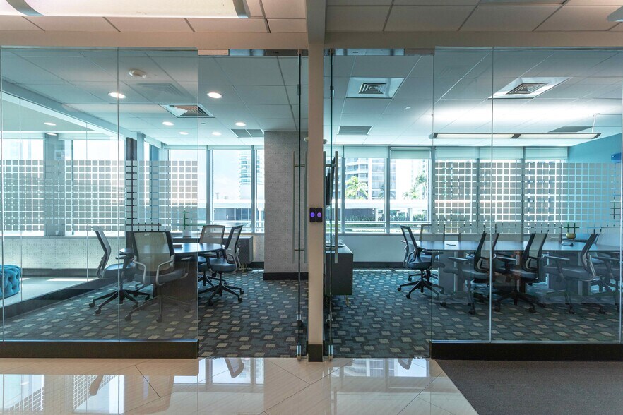 More Photos Of 1395 Brickell Ave, Miami Coworking Space