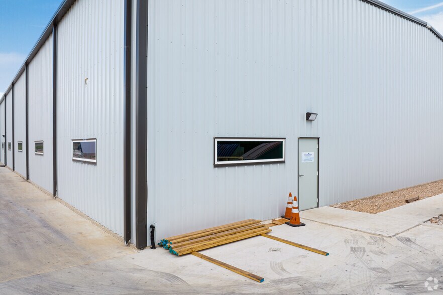 More Photos Of 12955 WRIGHT, Creedmoor Warehouse For Lease