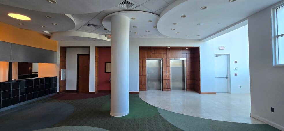 More Photos Of 990 9th St N, Naples Medical For Lease