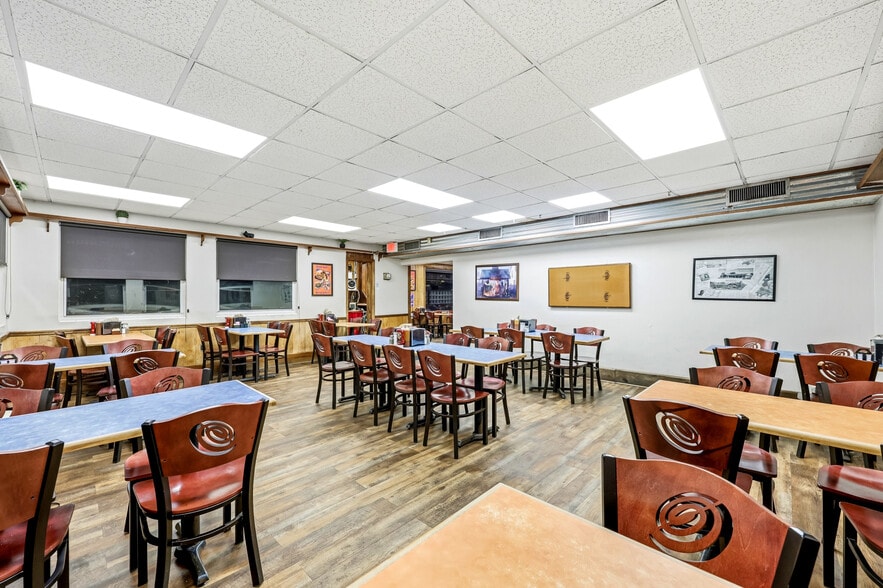 More Photos Of 6745 SE US Hwy 301, Hawthorne Freestanding For Sale