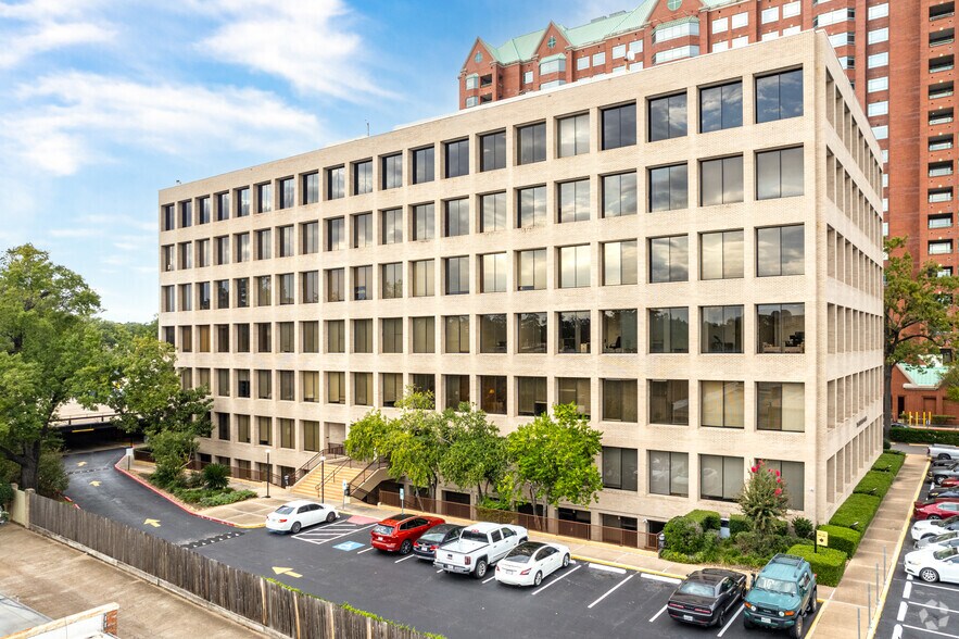 More Photos Of 701 N Post Oak Rd, Houston Office For Sale