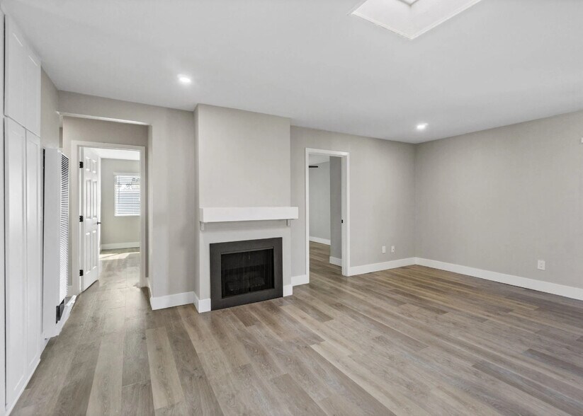 More Photos Of 125 16th St, Huntington Beach Apartments For Sale