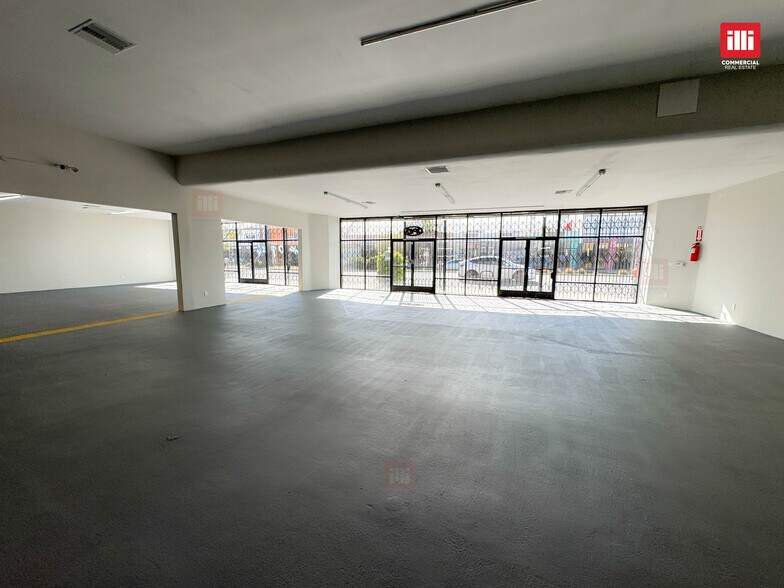 More Photos Of 18567-18573 Sherman Way, Reseda Storefront Retail Office For Lease