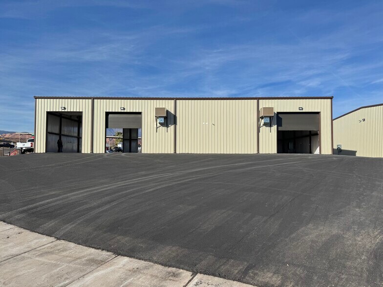 More Photos Of 5953 W Square Top Ln, Hurricane Warehouse For Sale