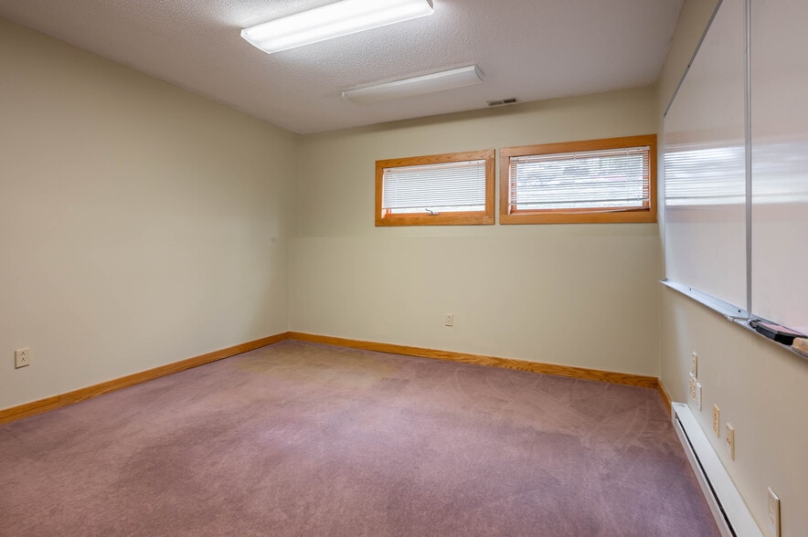 More Photos Of 74 Northeastern Blvd, Nashua Medical For Sale