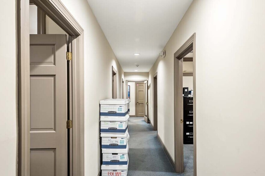 More Photos Of 11 Broad St, Charleston Office Residential For Lease