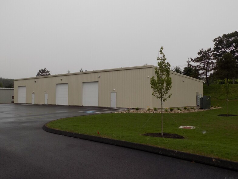 More Photos Of 4 Lassy ct, Terryville Warehouse For Lease
