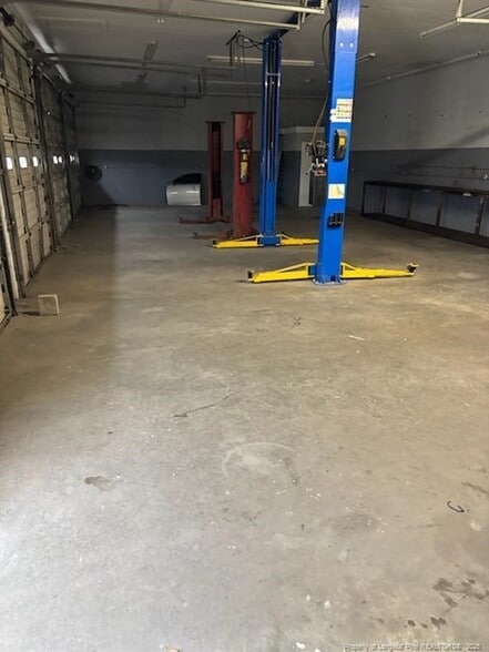 More Photos Of 302 E 2nd St, Lumberton Auto Repair For Sale