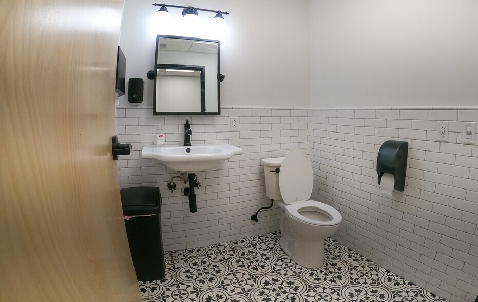 More Photos Of 5524 S Prince St, Littleton Office For Lease