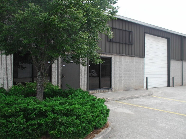 More Photos Of 129 Bethea Rd, Fayetteville Distribution For Lease