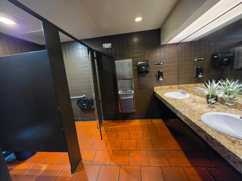 More Photos Of 2813 W Walnut St, Rogers Restaurant For Sale