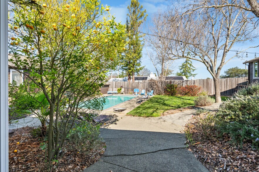 More Photos Of 8 Circle Rd, San Rafael Specialty For Sale