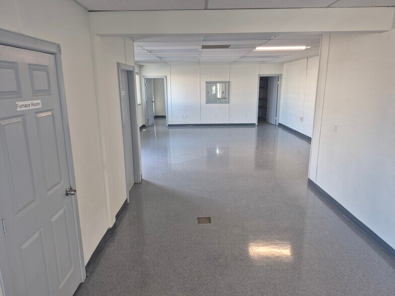 More Photos Of 8101 102 Ave, Peace River Warehouse For Lease