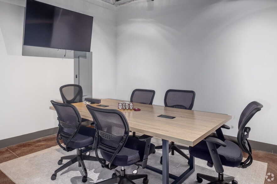 More Photos Of 365 Surryse Rd, Lake Zurich Office For Sale