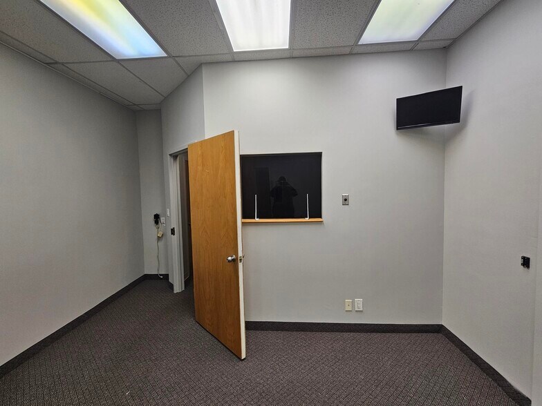 More Photos Of 166 E Jericho Tpke, Mineola Office For Lease