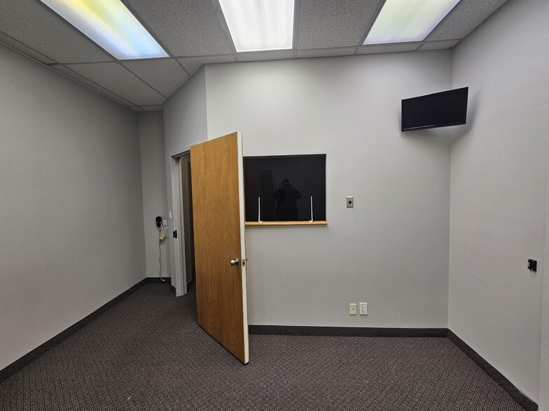 More Photos Of 166 E Jericho Tpke, Mineola Office For Lease