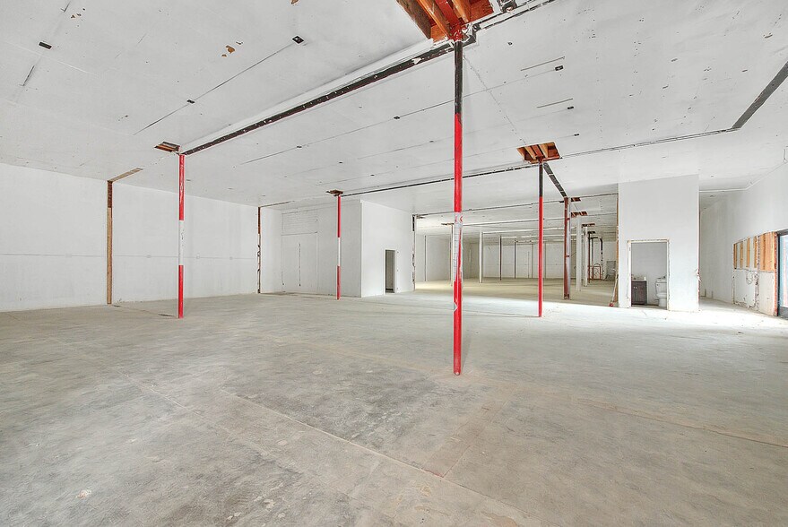 More Photos Of 6840-6842 Hayvenhurst Ave, Van Nuys Distribution For Sale