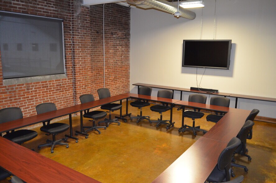 More Photos Of 1501 Burlington St, North Kansas City Warehouse For Lease