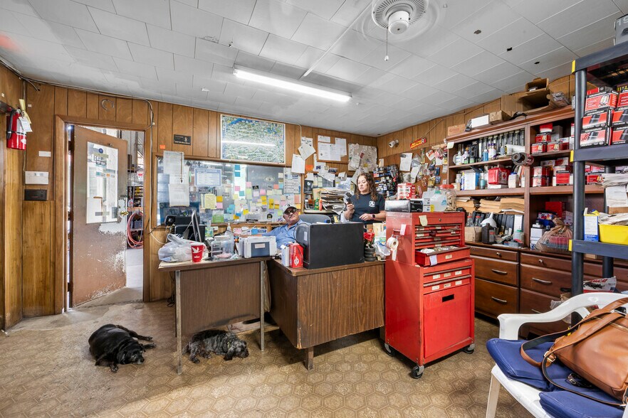 More Photos Of 3173 SE Railroad Ave, Stuart Service For Sale