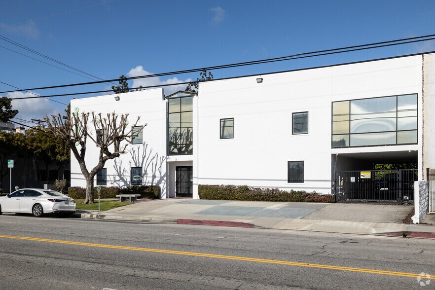 More Photos Of 2300 S Sepulveda Blvd, Los Angeles Office For Lease
