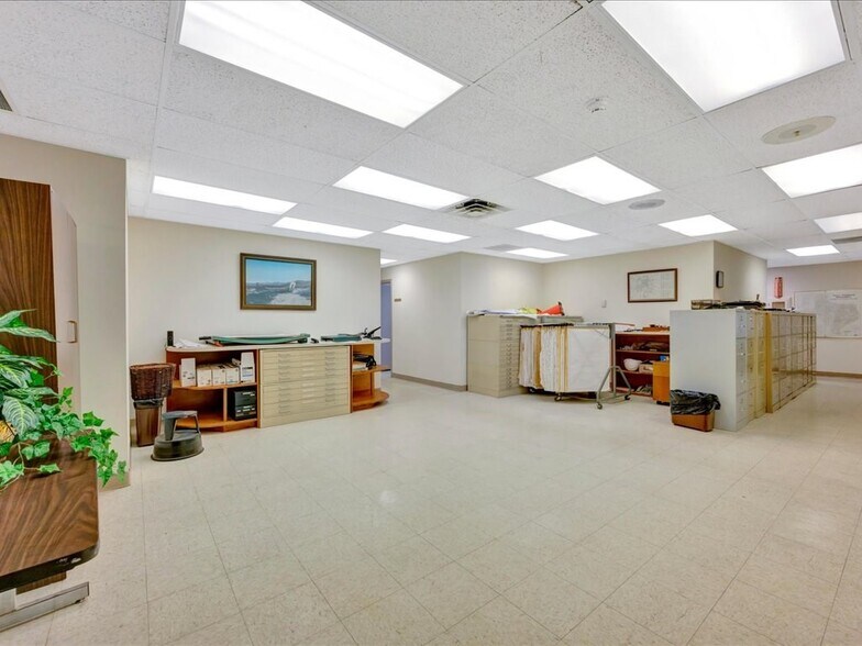 More Photos Of 321 N 1st St, Lufkin Office For Sale
