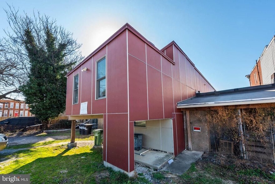 More Photos Of 338 E 25th St, Baltimore Office For Sale
