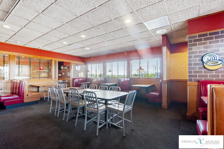 More Photos Of 2185 Post Oak, Marianna Fast Food For Sale