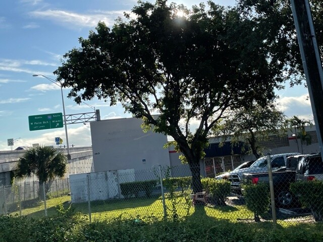 More Photos Of 1815 10th Ave N, Lake Worth Beach Warehouse For Lease