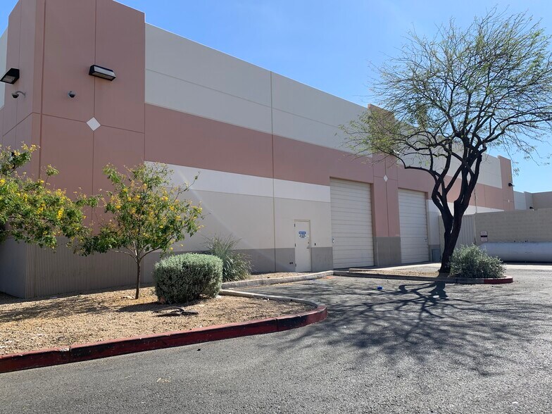 More Photos Of 8932 W Cactus Rd, Peoria Warehouse For Lease